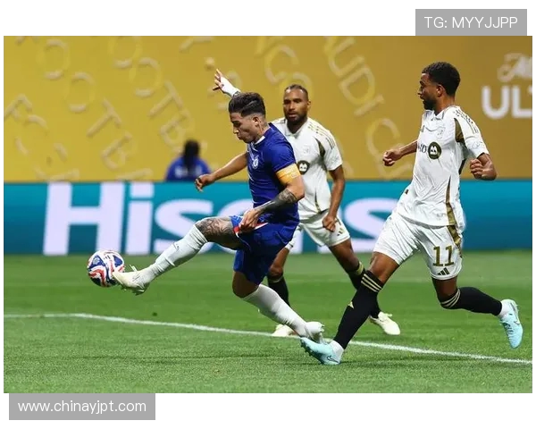 切尔西更衣室风波升级斯特林与恩佐在训练场爆发冲突